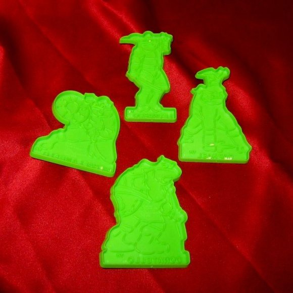 VINTAGE 1990 WILTON TMNT GREEN PLASTIC COOKIE CUTTERS SET OF 4 - Picture 1 of 9